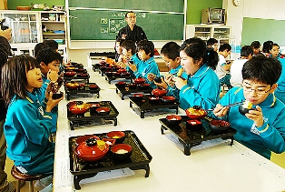昨年11月に滝沢小で行われた、もち文化についての出前授業