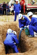 市水道工事業協同組合などが水道管の破損を修理した水道施設復旧訓練