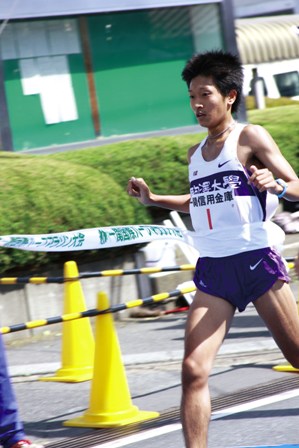 ハーフマラソンで優勝した飯田明徳選手