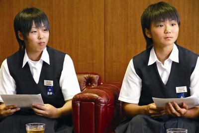大会での意気込みを語る那須主将（右）と佐藤部長（左）