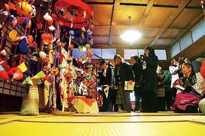 地元ニイハオ千厩観光クラブがツアーを企画し、ガイドを務めた