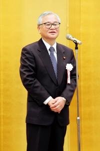 黄川田総務副大臣が受賞団体の功績や情熱を称賛する式辞を述べた