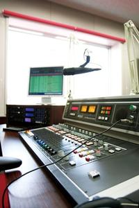 サテライトスタジオに整備された放送機器