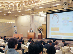 Dr Suzuki speaking at the symposium