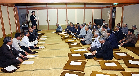 協働のまちづくりの在り方について意見を交わした市民協働推進懇談会