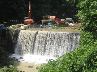 産女川砂防ダムの復旧工事（7月2日）