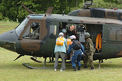 自衛隊は孤立者の救助、物資の輸送、避難者の一時帰宅などに尽力（写真：陸上自衛隊第9師団広報提供）