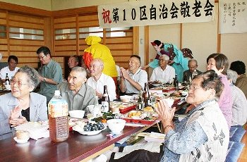 和やかに行われた室根第10区自治会敬老会