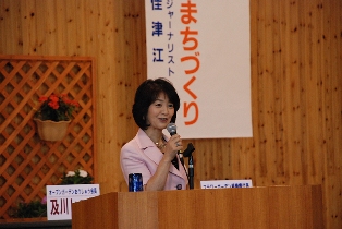 元ＮＨＫアナウンサーで「趣味の園芸」の司会を長年務めた須磨佳津江さんが講演