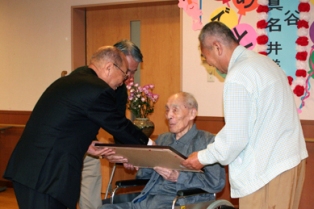 100歳を迎えた熊谷眞名井さん