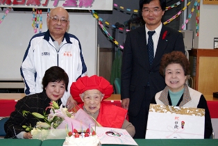 100歳を迎えた高橋千里さん