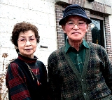 旅の感想を述べた真庭三郎さん（右）、勝子さん夫妻