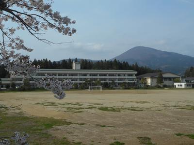 室根中学校の外観