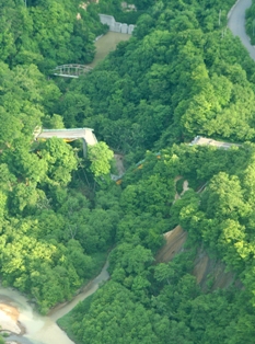 地震直後の祭畤大橋（20年6月15日撮影）