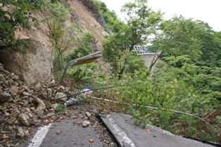 地震直後の茂庭沢付近（20年6月26日撮影）