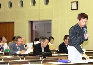一ノ関駅周辺整備に関する懇談会で意見を述べる市民