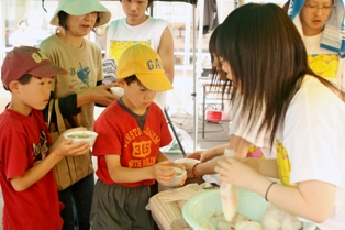 炊き出しで作ったご飯と豚汁が来場者に人気でした