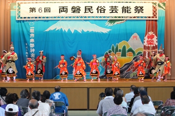伝承活動の成果を披露した大里田植え踊り保存会