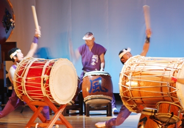 迫力の演奏で会場を奮わせた太鼓道場風の会（山形県）