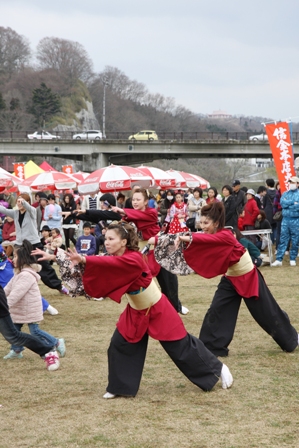 躍動感あふれるよさこいがイベントを盛り上げました