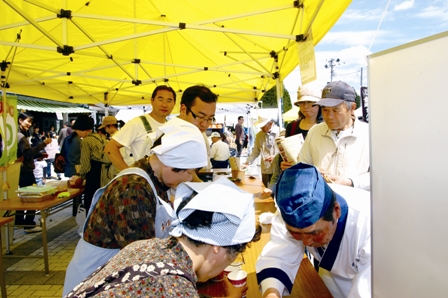 ７.道の駅厳美渓で催された厳美産直協議会による「産直市」