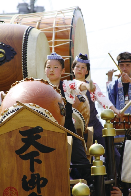 迫力ある演奏を披露した二代目時の太鼓大巡行