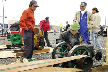 1.　同時開催のみちのく発動機まつりには昔懐かしい発動機が全国から大集合