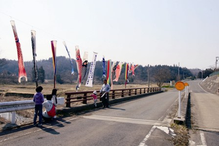 こいのぼりの架け橋