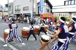 22年度の地域おこし事業から、長坂商店街の「あ～した天気にな～ぁれ♪」