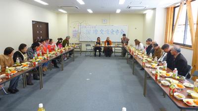 食事会で交流