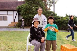 小野寺洸太くん（一関市花泉町金沢　金沢小2年）・弘一さん・とき子さん