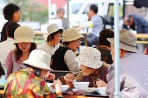 みんなで食べれば会話も弾む