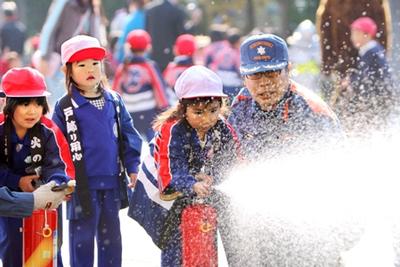 一関で「幼年消防大会」、15クラブが交流