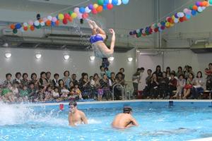 トゥリトネスのメンバーによる迫力ある演技。次々と繰り出される演技は観客を魅了した