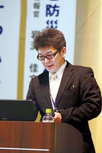 講演する畠山康憲地震津波防災官