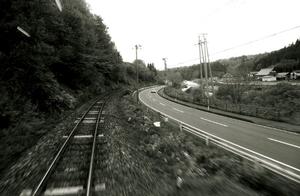 柴宿駅へ向かう車窓から。県道一関大東線と並行する