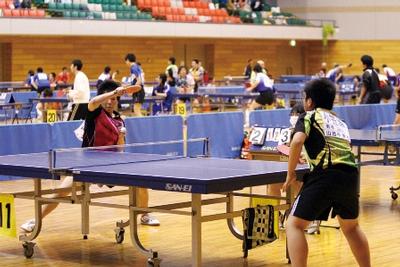 一関市総合体育館で「遠藤泰彦杯争奪卓球大会」