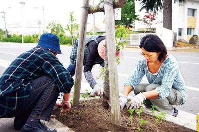 一関・赤荻で企業と住民が環境美化活動