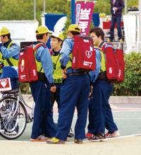 国際医療福祉専門学校一関校の学生が走路救護係として選手をサポートした