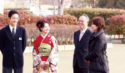 （左）から弟・康太さん（一関東中2年）、曜子さん、父・芳明さん、母・数さん