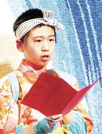 「藤沢ばやし保存会」を紹介する近江翔君（藤沢小6年）
