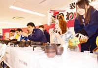 大食い自慢が競った「第6回わんこもち大会」