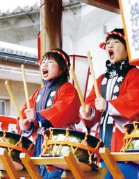 伝統行事に彩りを添える太鼓山車