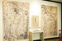 ホール壁面に飾られた「骨寺村絵図」