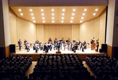 多目的ホールで開かれた大東高校の「芸術鑑賞会」