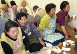 地元産の食材でおいしい昼食を準備した本寺地区の皆さん