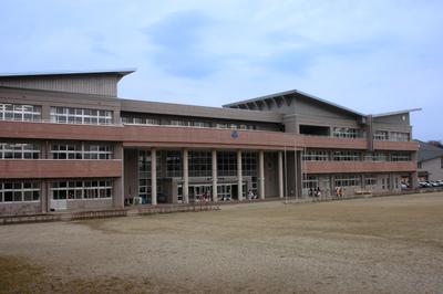 学校の外観の写真