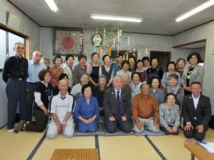 愛宕ふれあいサロン会員との記念撮影