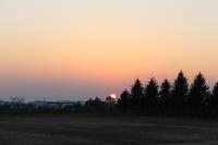 校庭に沈む夕日