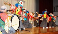 本寺中生徒が伝統の鶏舞を披露